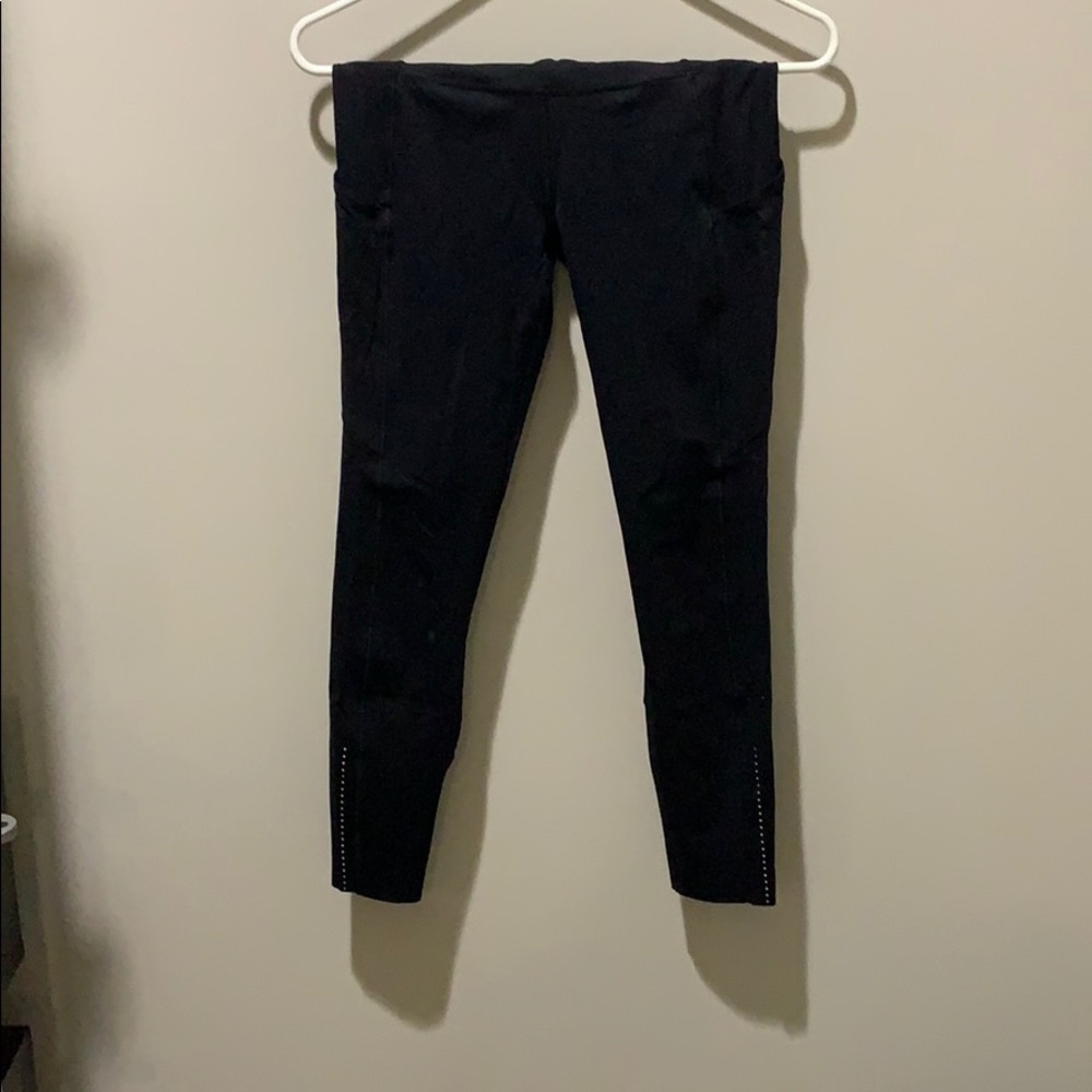 black lulu leggings!
